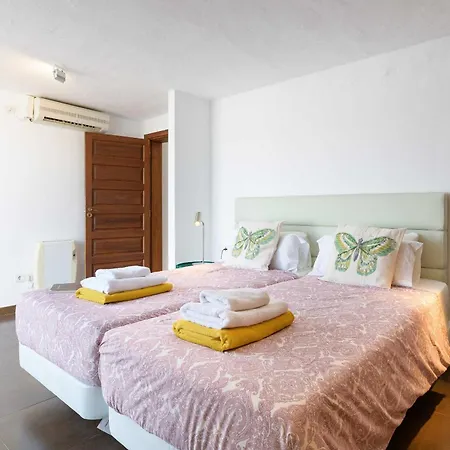 Villa Marisol, Mojones Tias