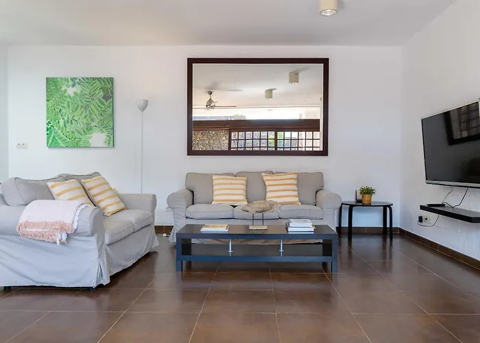 Marisol, Mojones Willa Tías