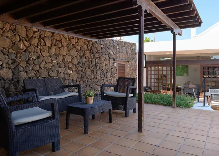 Willa Marisol, Mojones Tías