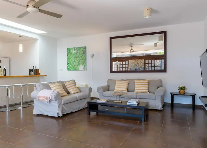 Marisol, Mojones Willa *